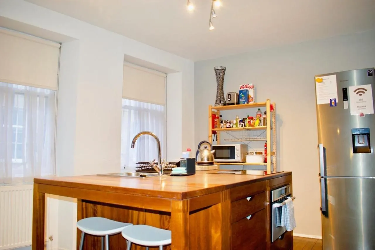 Central Apartment For The Fringe Edinburgh